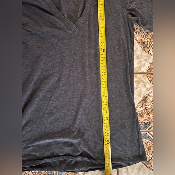 Lululemon heathered deep gray Short Sleeve t shirt v neck - Picture 7 of 7